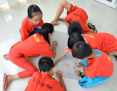 Trẻ em Việt kiều tại Campuchia đón Tết Thiếu nhi ảnh 2