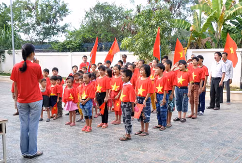 Trẻ em Việt kiều tại Campuchia đón Tết Thiếu nhi ảnh 1