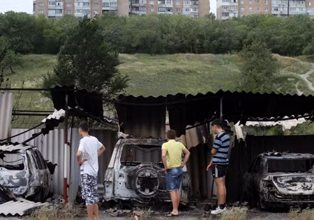 Hàng ngàn người Ukraine vượt biên vào Nga ảnh 1