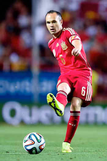 Iniesta “ăn đứt”cả đội tuyển Australia ảnh 1