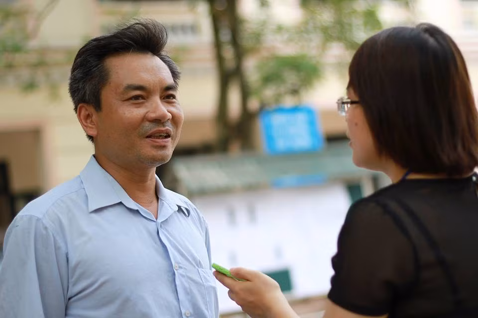 Sĩ tử tuổi 50 ảnh 1