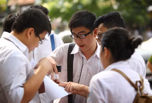 Đề thi Địa lý khơi gợi tinh thần yêu nước và ý thức về chủ quyền ảnh 1