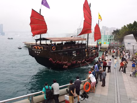 Một phụ nữ bị tình nghi mang bom tới Hong Kong ảnh 1