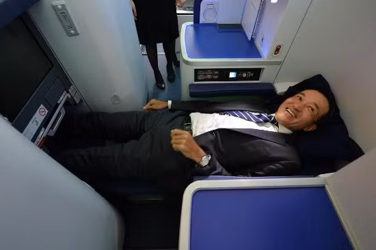 Ngắm nội thất hoành tráng của siêu máy bay B787 Dreamliner ảnh 5