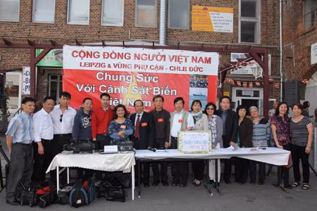 Sục sôi không khí hướng về biển đảo tại Đức ảnh 2