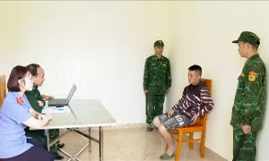 Bắt giữ các đối tượng vận chuyển pháo nổ trái phép