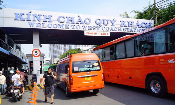Người dân TP Hồ Chí Minh có thể mua vé xe buýt và metro qua VNeID