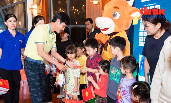TP Hồ Chí Minh mang Trung thu ấm áp đến với trẻ em khó khăn