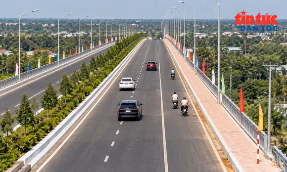 Mở lại giao lộ Quốc lộ 13 dẫn vào cầu Phú Long để giảm ùn tắc giao thông