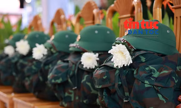 TP Hồ Chí Minh mong người dân cầm hoa trắng tiễn đưa liệt sĩ