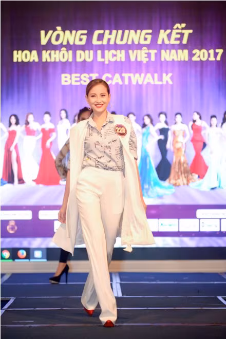 Võ Hoàng Yến, Ngọc Tình rạng rỡ chấm thi Hoa khôi Du lịch Việt Nam 2017 ảnh 10