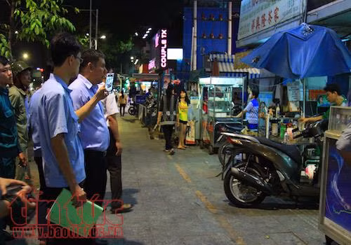 Lực lượng chức năng xuất hiện, vỉa hè đường Hậu Giang trở nên ngăn nắp ảnh 3