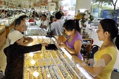Giá vàng giảm hơn 100.000 đồng/lượng trong tuần này ảnh 1