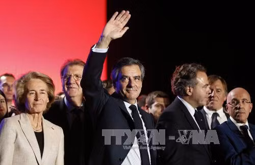 Hàng chục nghìn người đổ về Paris ủng hộ ứng viên Fillon ảnh 1