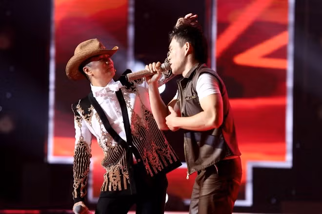  'Thần tượng Bolero' vừa ra mắt, Lệ Quyên đã 'ẵm' hai thí sinh hot ảnh 9
