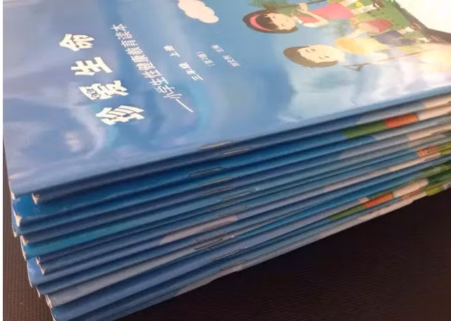 Phụ huynh tá hỏa với bộ sách giáo dục giới tính mới ở Trung Quốc ảnh 2