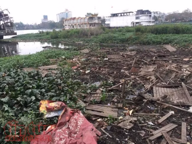 Sau giải toả nhà nổi, khu vực Hồ Tây ngập ngụa rác, sình lầy ảnh 5