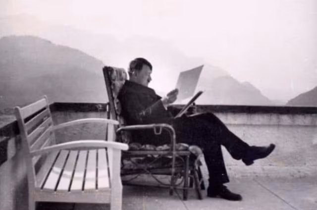 Lộ ảnh chưa từng công bố về trùm phát xít Adolf Hitler ảnh 2