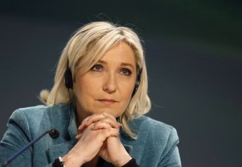 Bà Marine Le Pen có thể bị truy tố vì đăng ảnh thi thể nạn nhân IS ảnh 1