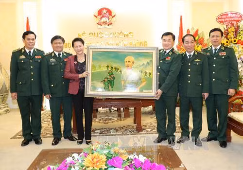 Chủ tịch Quốc hội thăm Bộ Tư lệnh Bộ đội Biên phòng ảnh 2
