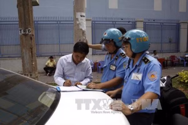 Taxi truyền thống 'đau đầu' lo cạnh tranh taxi công nghệ ảnh 2