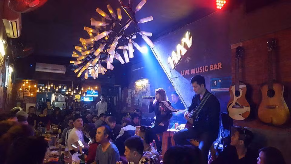 Những điểm hẹn hò lãng mạn ngày 8/3 ở Hà Nội ảnh 3