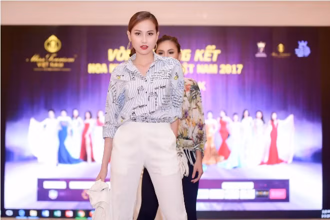 Võ Hoàng Yến, Ngọc Tình rạng rỡ chấm thi Hoa khôi Du lịch Việt Nam 2017 ảnh 12