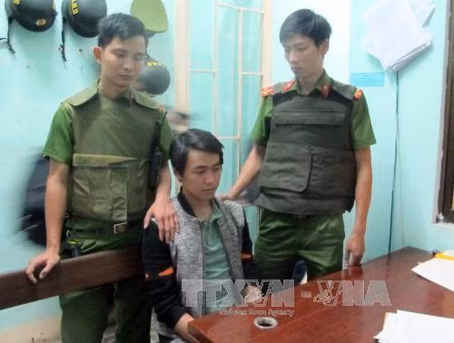 Cầm dao vào cướp ngân hàng tại Đà Nẵng ảnh 1
