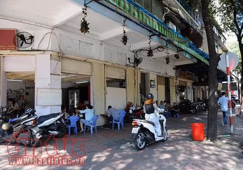 Vỉa hè nhiều tuyến phố TP Hồ Chí Minh đang dần thông thoáng ảnh 10