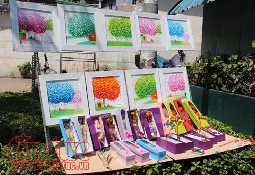 TP Hồ Chí Minh ngập sắc hoa nhân ngày 8/3 ảnh 8