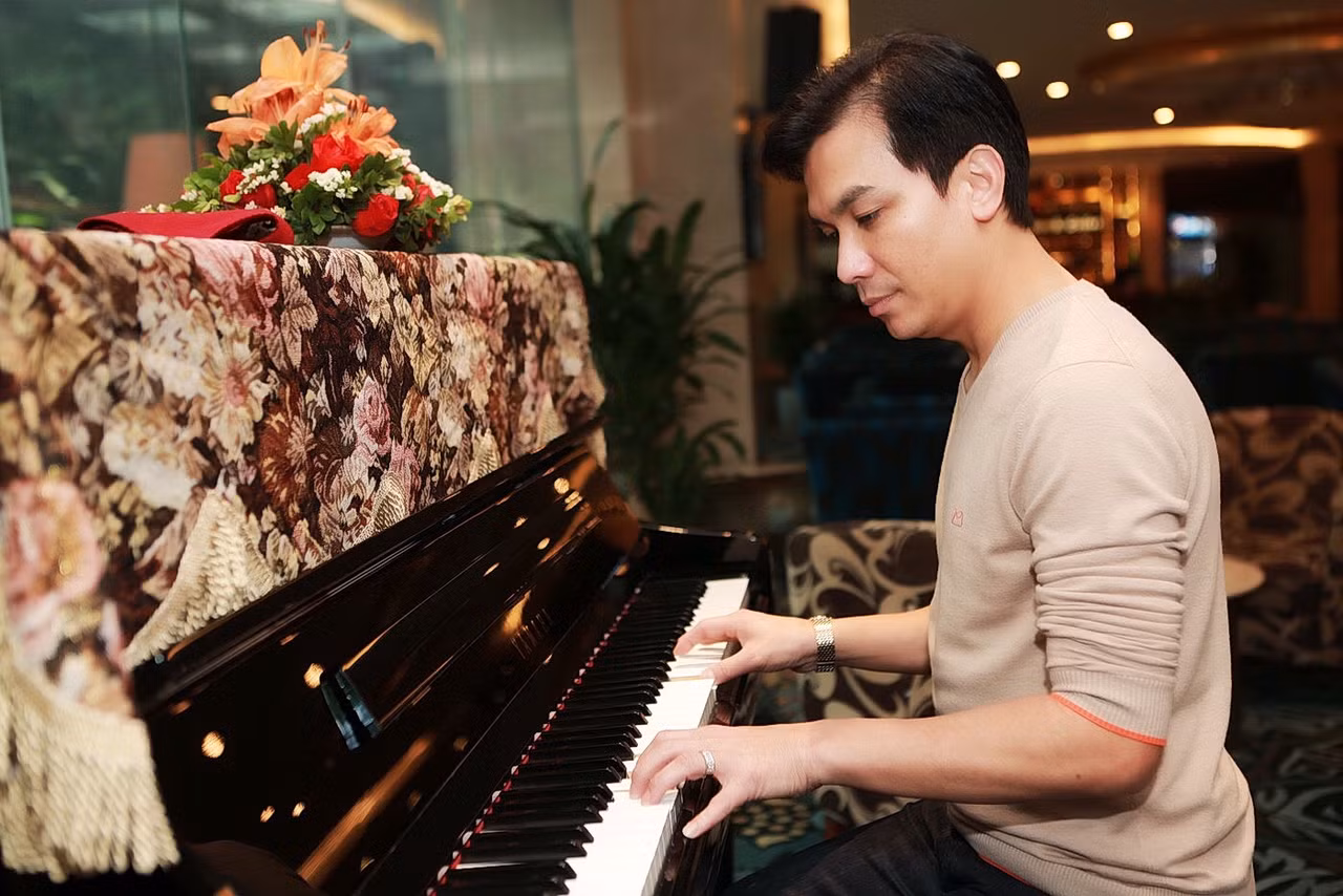 Mạnh Quỳnh giản dị chuẩn bị cho liveshow ảnh 1
