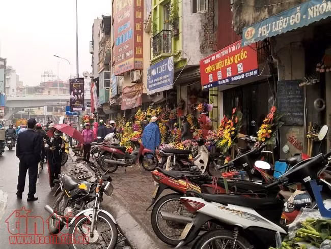 Các quận Hà Nội đồng loạt triển khai giải tỏa lấn chiếm vỉa hè ảnh 6