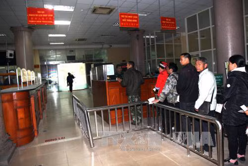 Quyết liệt ngăn chặn dịch cúm gia cầm tại tuyến biên giới ảnh 2