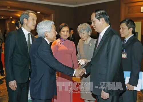 Nhà vua Nhật Bản Akihito và Hoàng hậu kết thúc tốt đẹp chuyến thăm Việt Nam ảnh 1