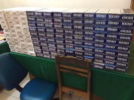 Hơn 2.000 bao thuốc lá nhập lậu và hàng trăm bao đường cát không nhãn mác ảnh 1