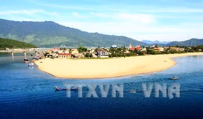 Vệt nước màu đỏ ở Vũng Áng là 'thuỷ triều đỏ' ảnh 1