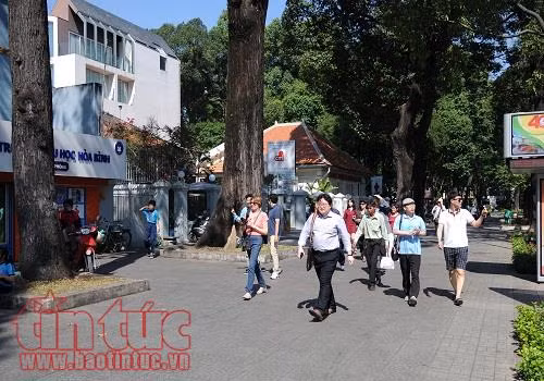 Vỉa hè nhiều tuyến phố TP Hồ Chí Minh đang dần thông thoáng ảnh 7