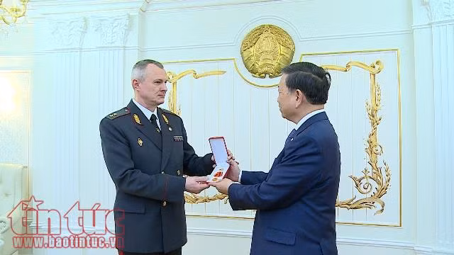 Bộ trưởng Tô Lâm dự Lễ kỷ niệm 100 năm thành lập Cảnh sát Belarus ảnh 1