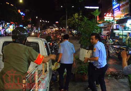 Lực lượng chức năng xuất hiện, vỉa hè đường Hậu Giang trở nên ngăn nắp ảnh 7