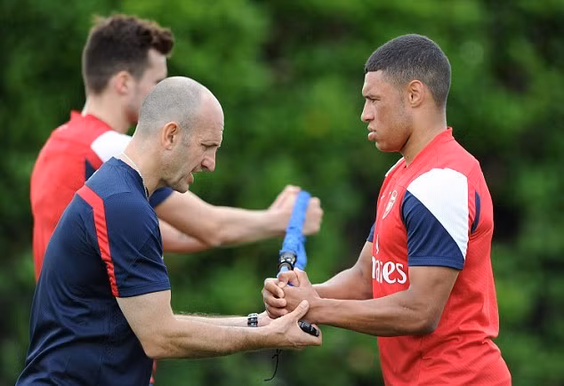 Arsenal rèn thể lực trước tour châu Á ảnh 5