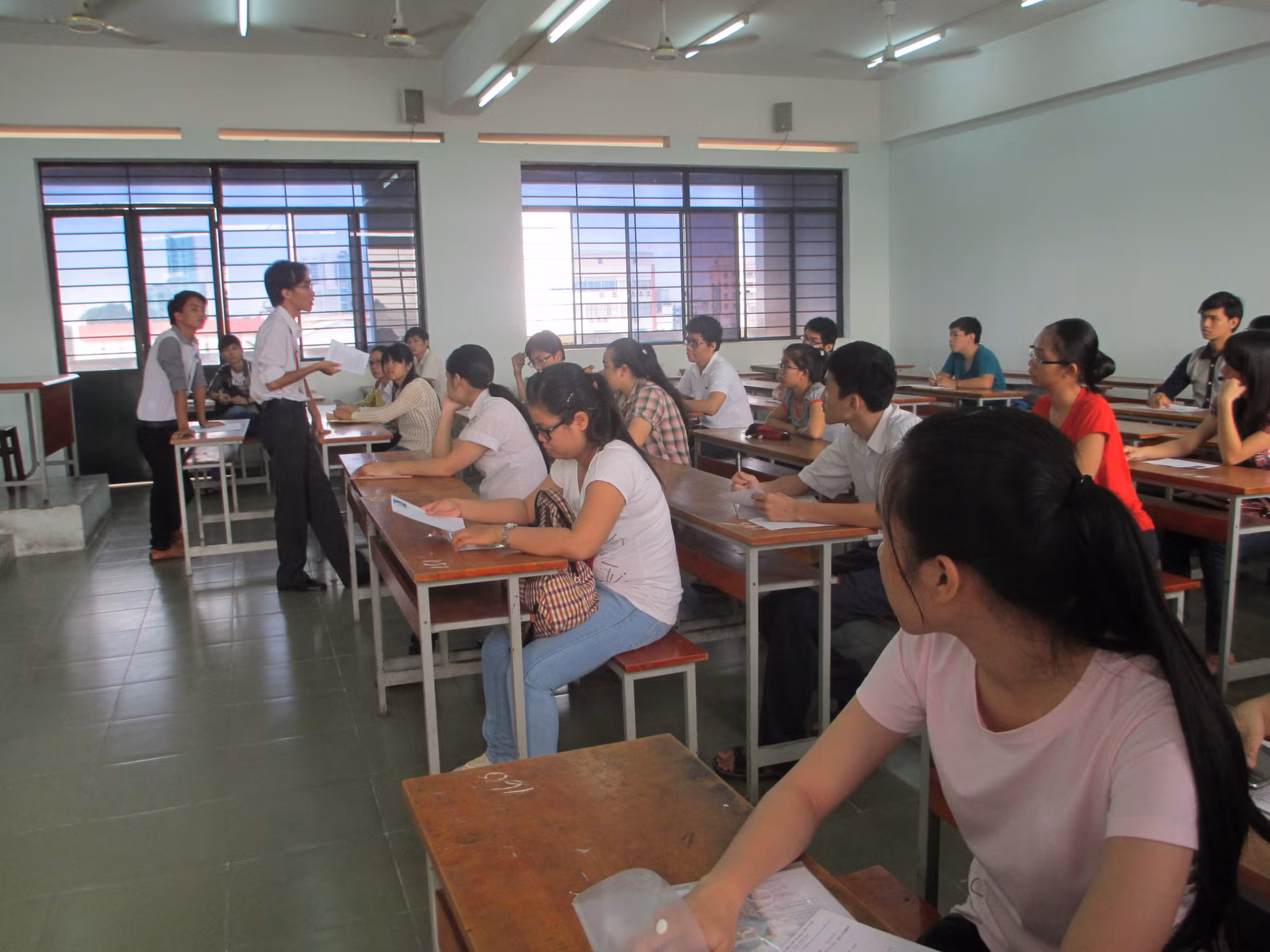 Sáng nay nhiều thí sinh kẹt xe tại TP.HCM ảnh 1