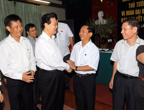 Thủ tướng Nguyễn Tấn Dũng tiếp xúc cử tri Hải Phòng ảnh 1