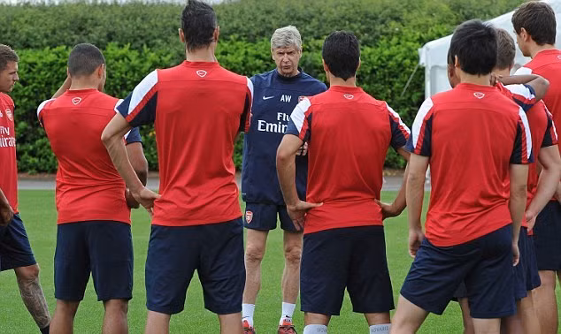 Arsenal rèn thể lực trước tour châu Á ảnh 1