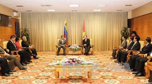 Phó Thủ tướng Hoàng Trung Hải tiếp Phó Tổng thống Venezuela ảnh 1