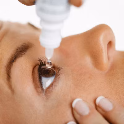 Lạm dụng thuốc nhỏ mắt dẫn đến mắc bệnh thiên đầu thống ảnh 1