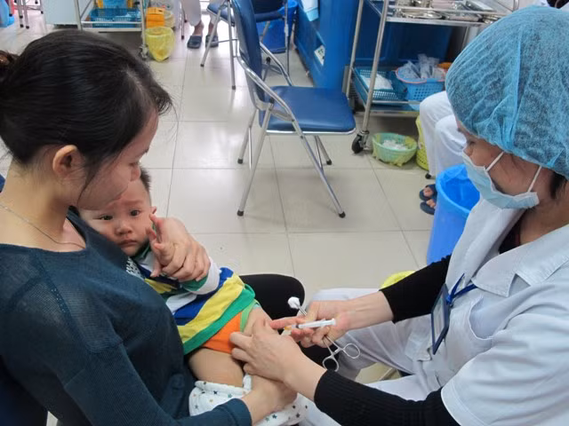 Nhúc nhắc tiêm lại vắcxin miễn phí ảnh 1