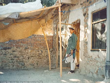 Ảnh hiếm về nơi ẩn nấp của trùm khủng bố Bin Laden ảnh 9