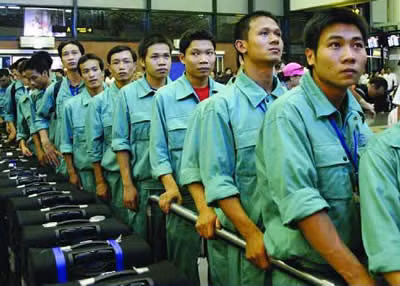 Malaysia cam kết tăng cường bảo vệ lao động Việt Nam ảnh 1