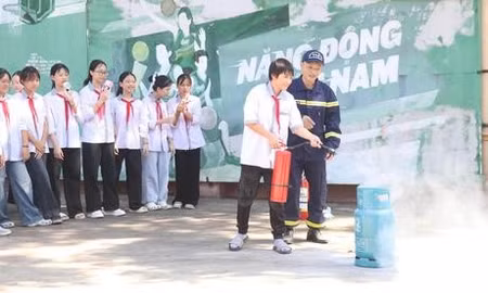 Học, thực hành theo Bác: Nâng cao nhận thức và kỹ năng phòng cháy, chữa cháy, cứu nạn, cứu hộ cho người dân