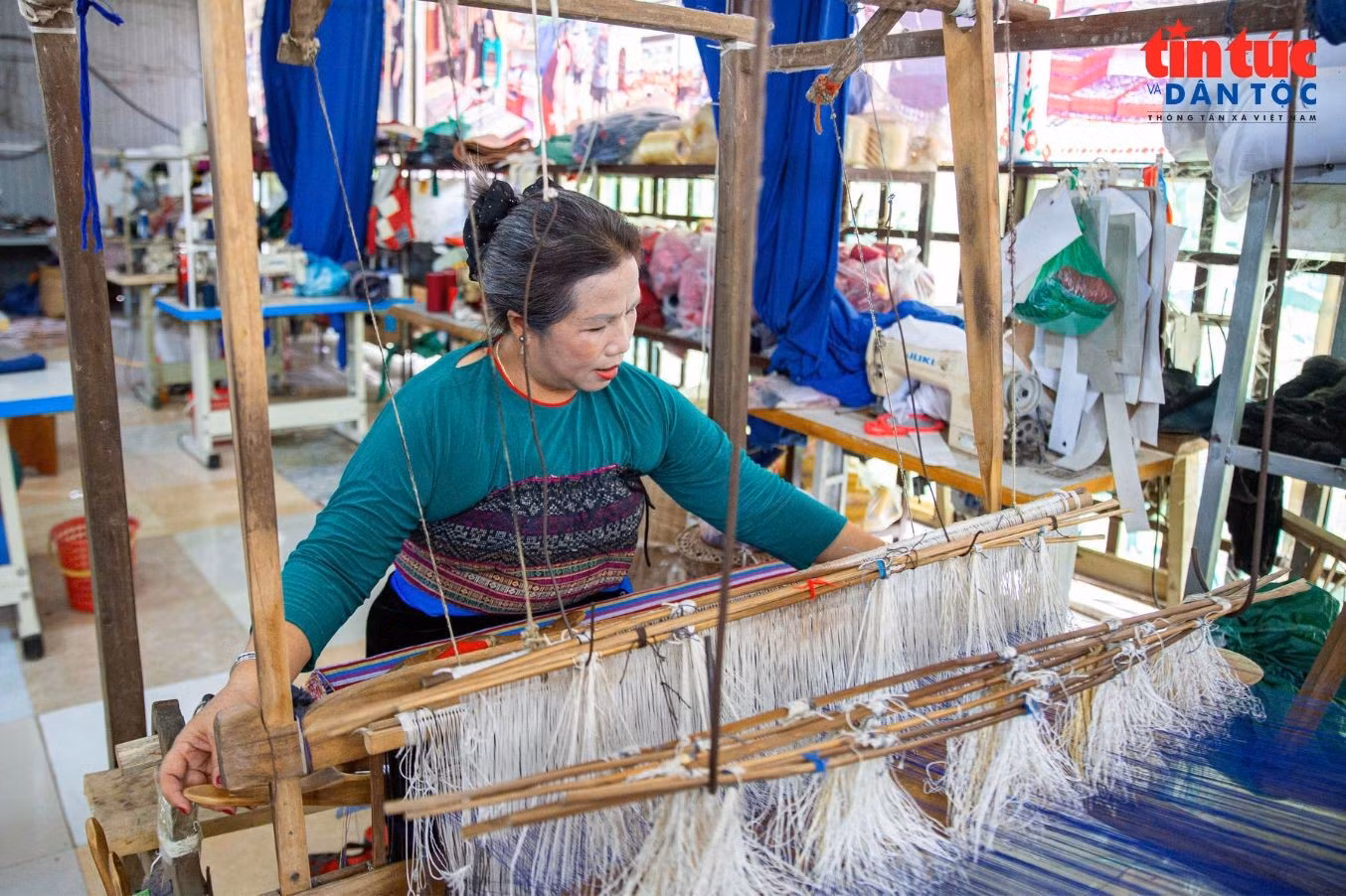 Điểm tựa cho người yếu thế từ nghề dệt thổ cẩm